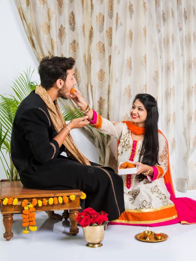 indian-young-brother-sister-celebrating-raksha-bandhan-rakhi-festival-bhai-dooj-bhau-beej-with-poja-thali-sweets-gifts-taking-selfie-pictures_466689-13002